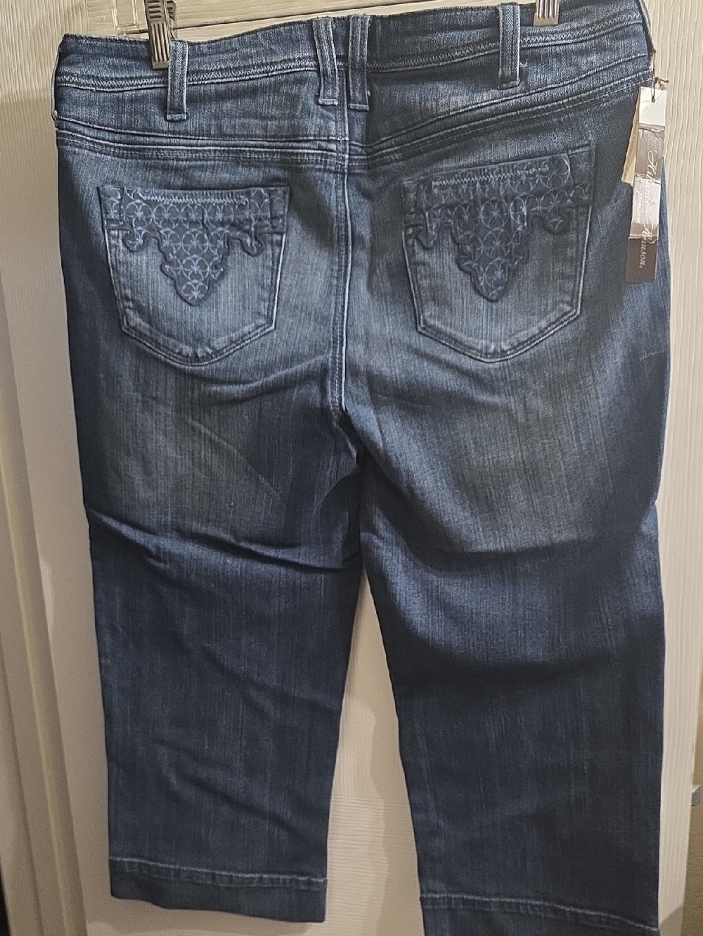 Hillard & Hanson Dark Blue Embroidered Capri Jeans Size 10